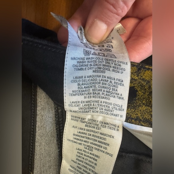 Like New Guess Jeans - Picture 8 of 13